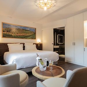 Zimmer mit Kingsize-Bett